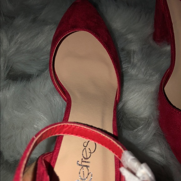 Refresh Red Strap Heels NWT - Picture 5 of 7